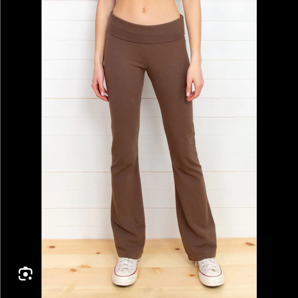 Brandy Melville Priscilla Pants One Size in Brown (yoga pants)